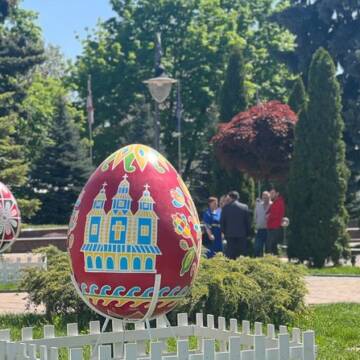 У Вінниці встановили півтораметрові писанки