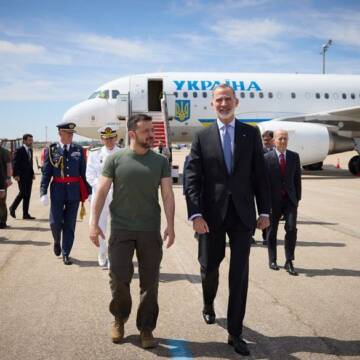 Зеленський прибув в Іспанію, щоб підписати двосторонню безпекову угоду (Відео)