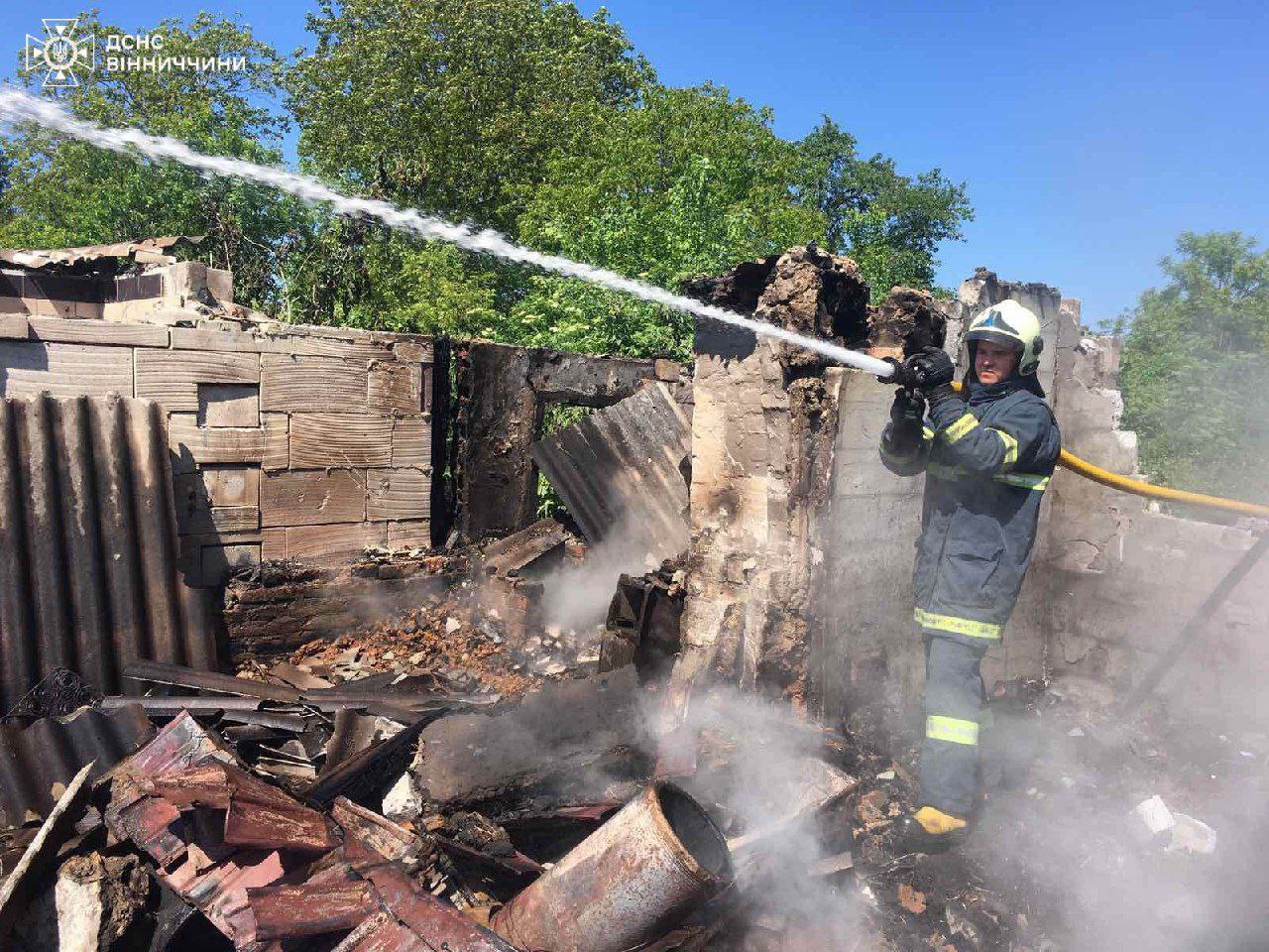 На Вінниччині рятувальники ліквідували дві масштабні пожежі: подробиці