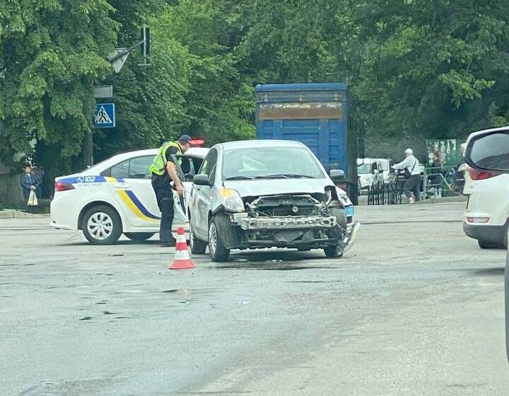 Сталася аварія на перехресті Ващука та Келецької у Вінниці