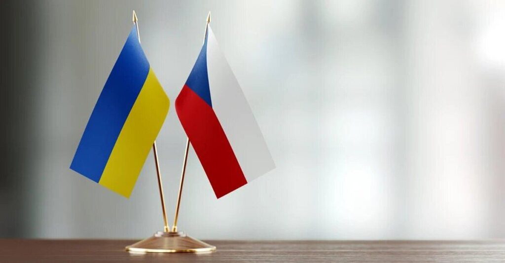 Чехія запустила пілотний проєкт добровільного повернення українців додому. Що відомо