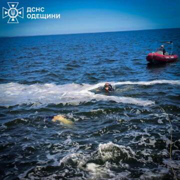 В Одесі водолази знайшли тіло поліцейської, яку хвилею знесло з пірса