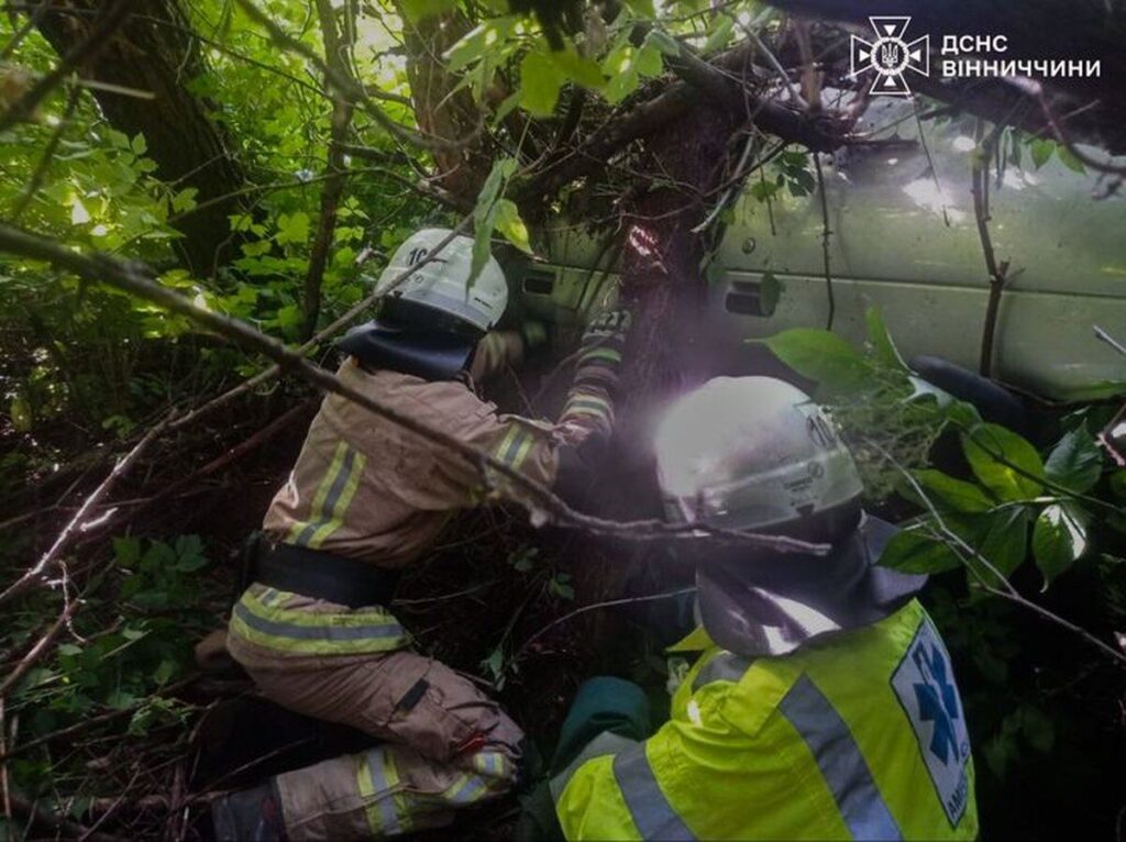 ДТП на Вінниччині: водія заблокованого в салоні