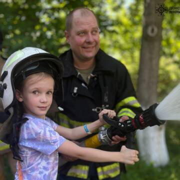 Безпечні літні канікули: рятувальники провели акцію «Запобігти. Врятувати. Допомогти» для дітей (Фото)