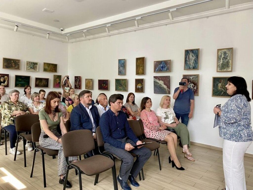 У Вінниці відкрили виставку картин художників з Краматорська (Фото)