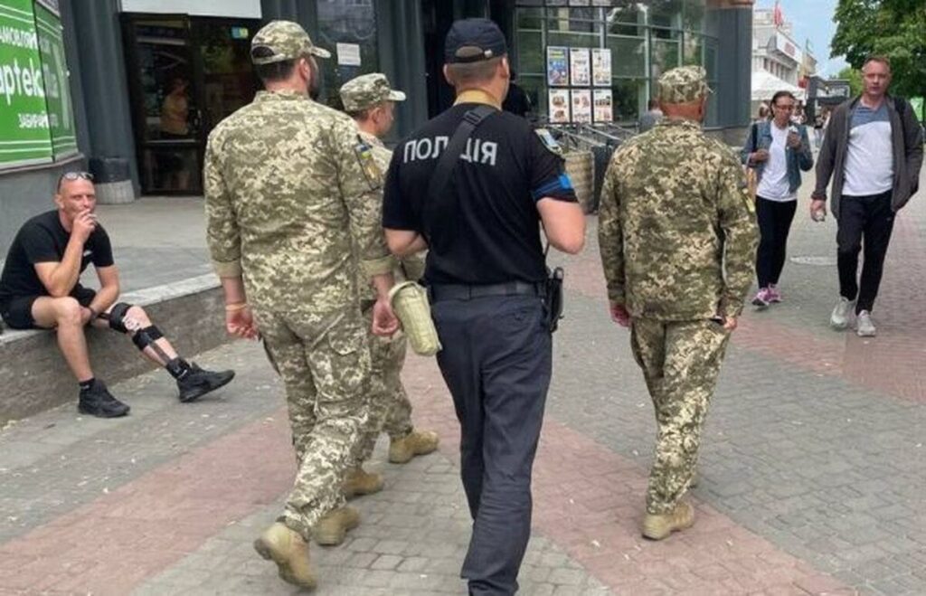 ТЦК не може затримувати без поліції, а поліція без ТЦК не може вручати повістки
