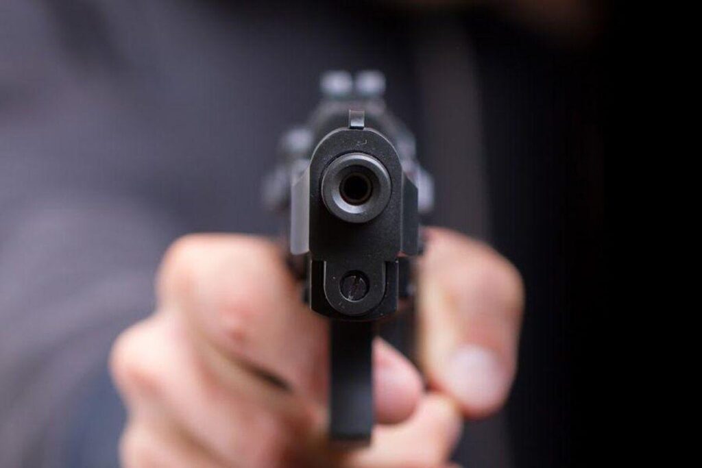 Жахливе вбивство у Вінниці: чоловік застрелив дружину і поранив її подругу, після чого наклав на себе руки