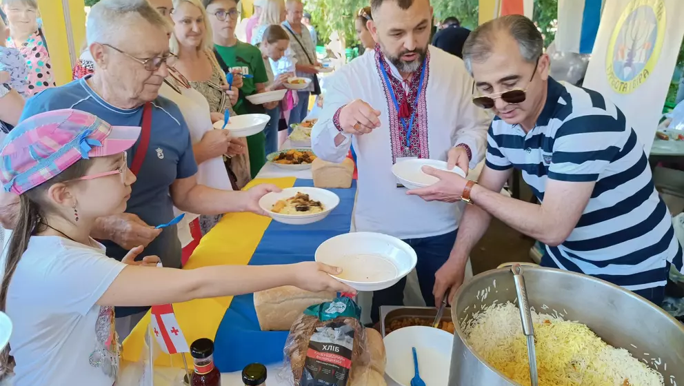 Фестиваль польової кухні: вінничани сьогодні зібрали для ЗСУ сто тисяч грн