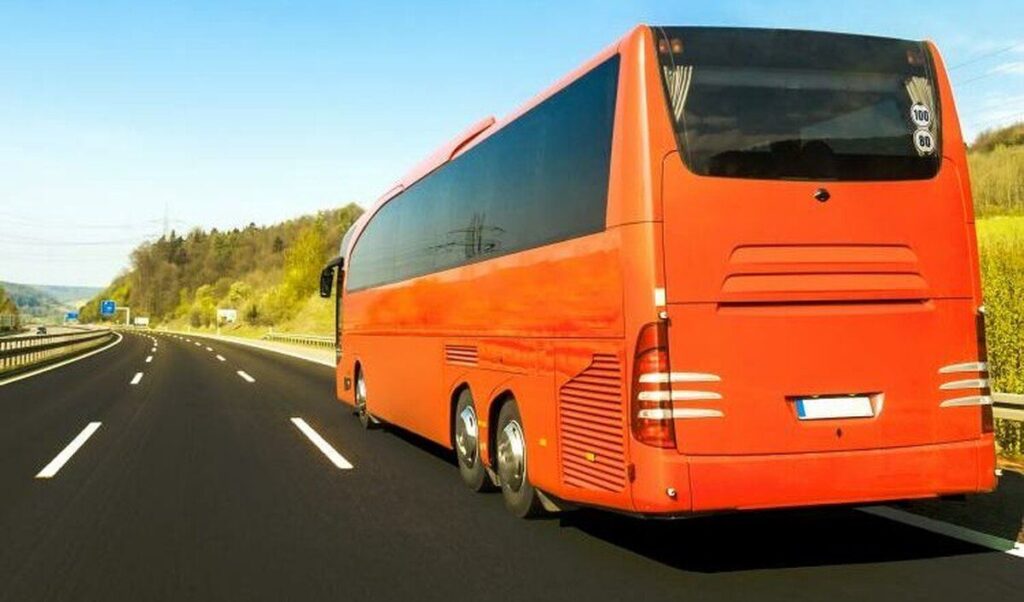 Відкриття автобусних маршрутів зі Словаччиною спростили: що відомо?