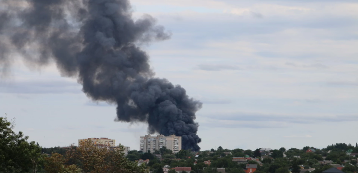 У Вінниці, в районі фабрики «Roshen», пожежа