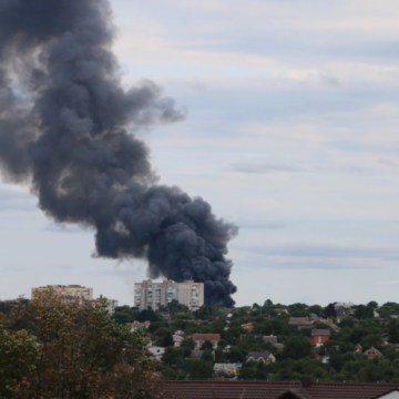 У Вінниці, в районі фабрики «Roshen», пожежа