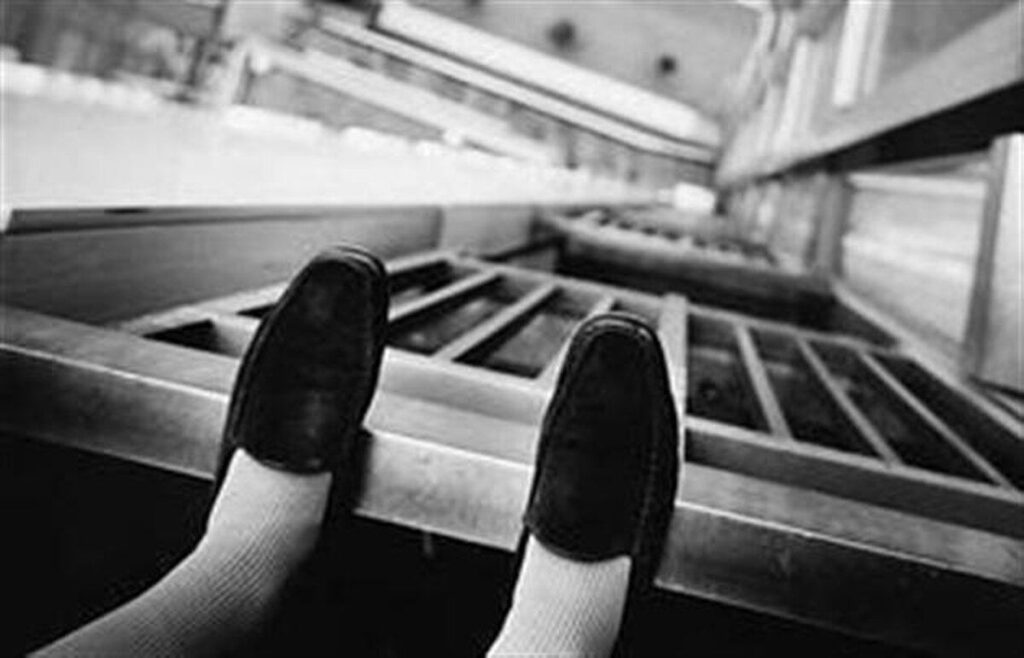 У Вінниці з вікна пятого поверху впала жінка