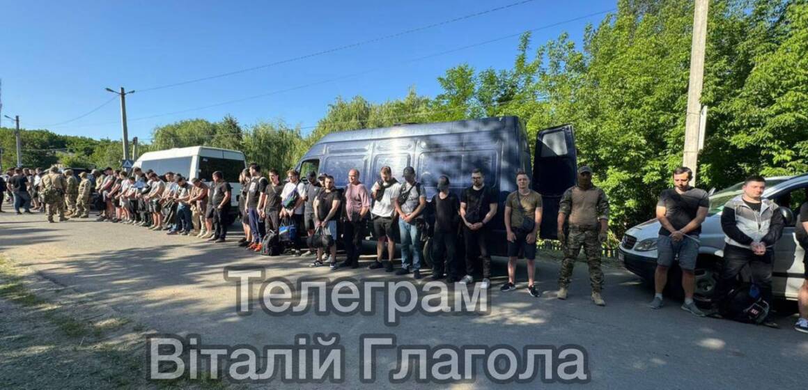Новий український рекорд: відразу 47 чоловіків намагались незаконно виїхати з України