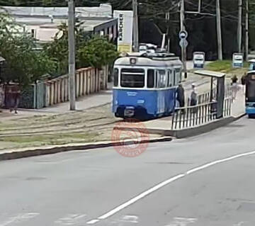 Літній чоловік опинився під колесами трамваю у Вінниці: фото та подробиці нещасного випадку