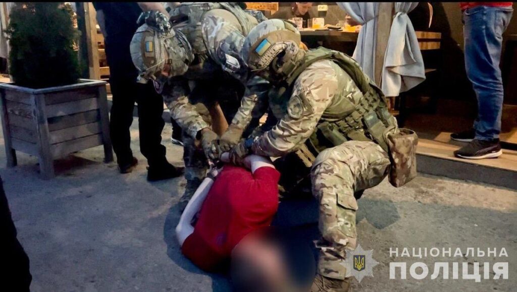 Поліцейські Вінниччини затримали групу наркодилерів (Відео)