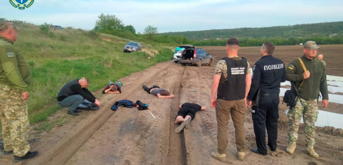 Судитимуть чотирьох жителів Вінниччини за сприяння нелегальній втечі за кордон