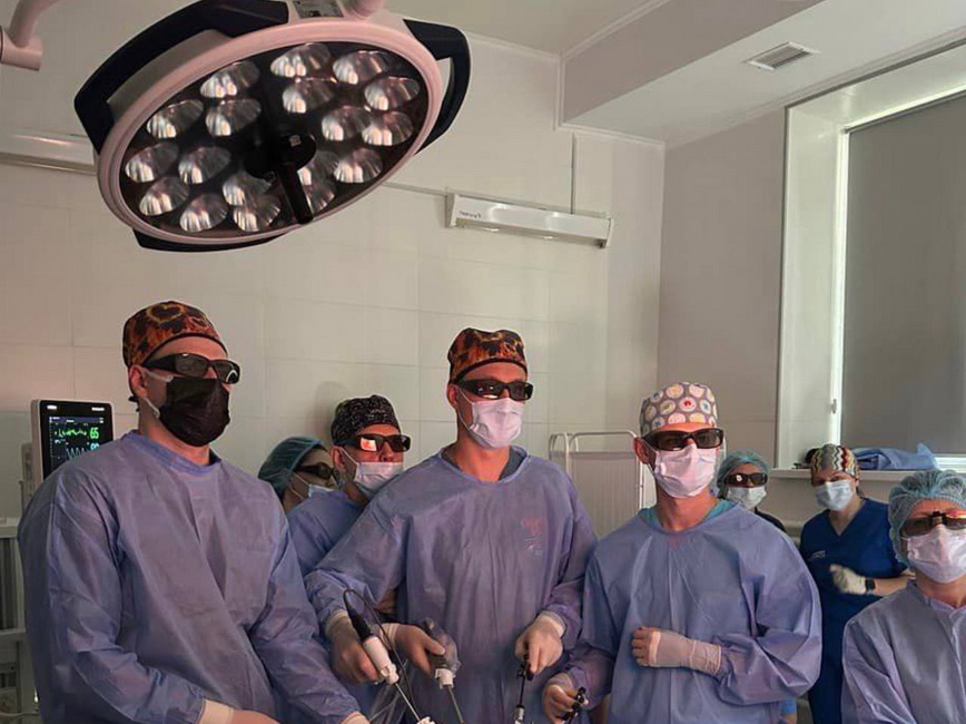 У лікарні імені Пирогова провели третю надскладну операцію в режимі 3D-візуалізації