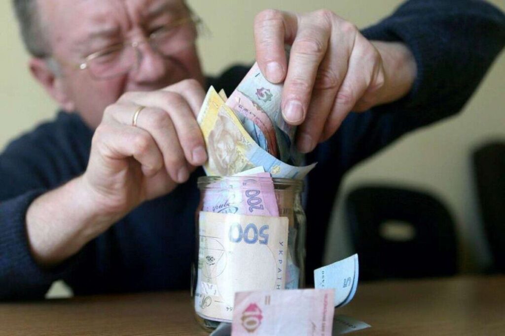 Пенсії можуть скоротити на 20%: кого це стосується