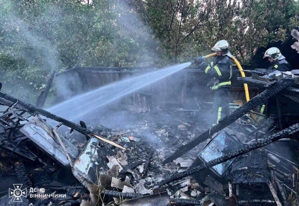 У приватному секторі Вінниці загорівся житловий будинок