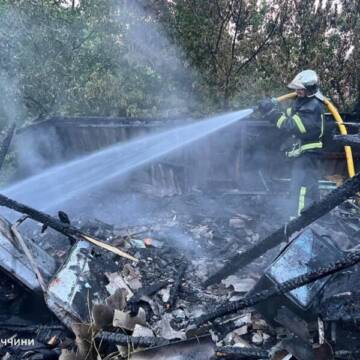 У приватному секторі Вінниці загорівся житловий будинок