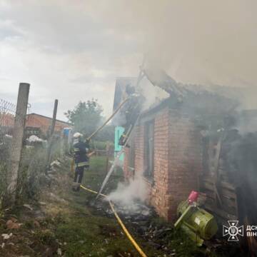 На Вінниччині рятувальники ліквідували  пожежу приватної господарчої споруди