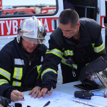 Рятувальники Вінниччини ліквідували масштабну пожежу в складських приміщеннях