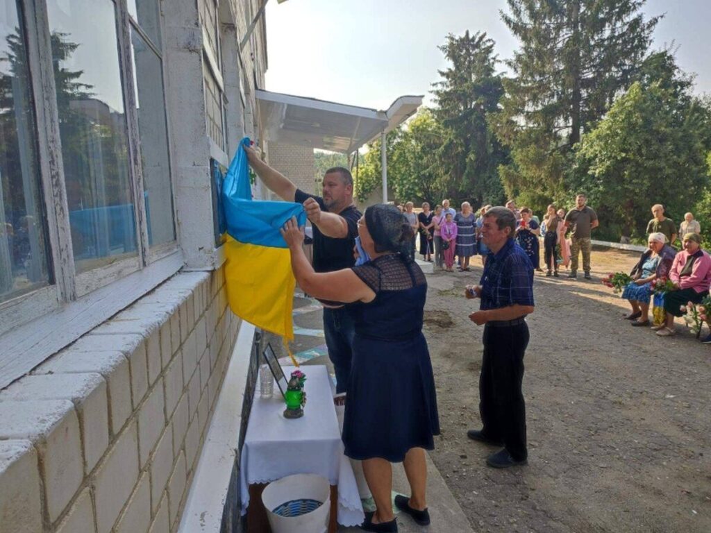 На Вінниччині відкрили меморіальну дошку оборонцю Дмитру Кушніру
