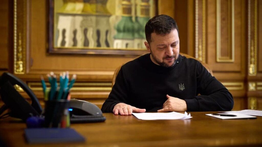 Зеленський підписав законопроєкти, які дозволяють ввозити в Україну генератори й акумулятори без мита і ПДВ