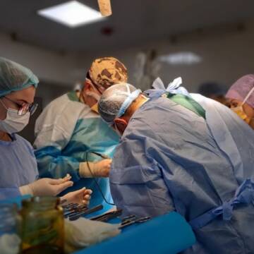 Вінницькі лікарі успішно провели операцію з видалення пухлини у пацієнта зі Львівщини