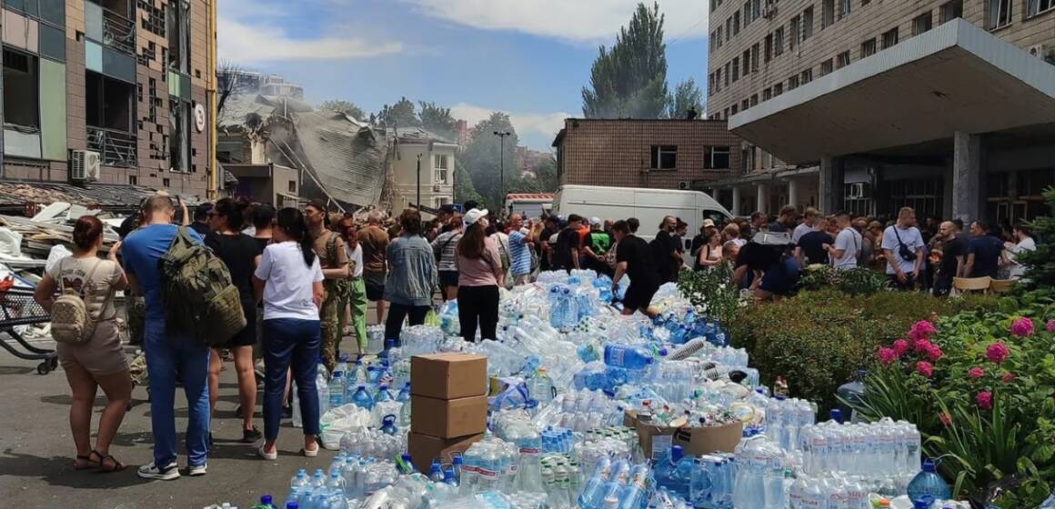 Невідомі привезли отруєну воду до Охматдиту:  поліція перевіряє цю інформацію