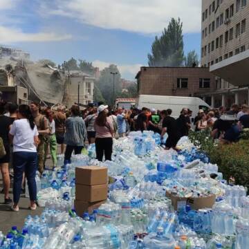 Невідомі привезли отруєну воду до Охматдиту:  поліція перевіряє цю інформацію