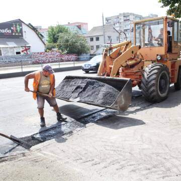 У Вінниці усувають асфальтові напливи на дорогах