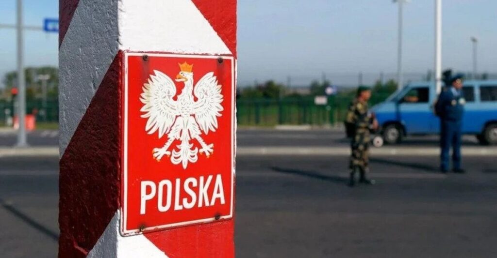Водіїв попередили про можливі проблеми на кордоні з Польщею