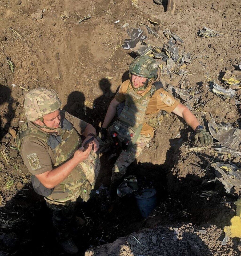 Бойову частину збитого ворожого дрона знайшли в полі на Вінниччині (відео)
