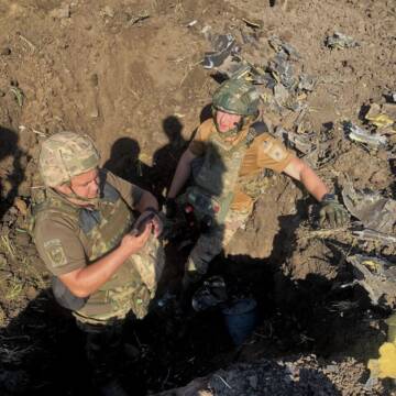 Бойову частину збитого ворожого дрона знайшли в полі на Вінниччині (відео)