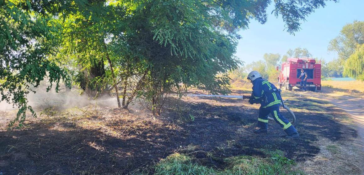 Рятувальники Вінниччини 16 разів за добу виїжджали на пожежі