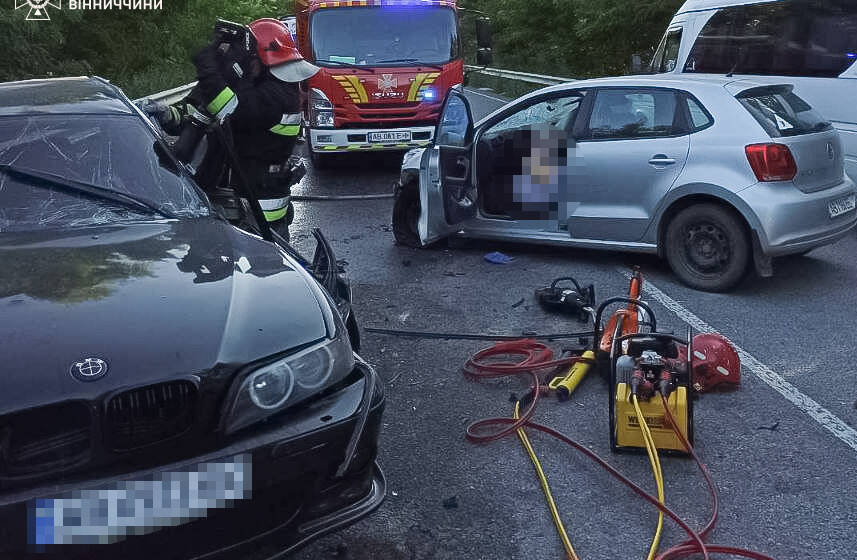 У Жмеринському районі в ДТП загинули водійки «Фольксваген» та «БМВ»