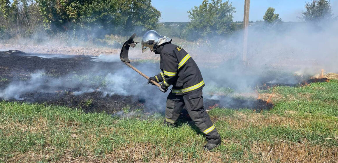 Минулої доби рятувальники ліквідували 19 пожеж