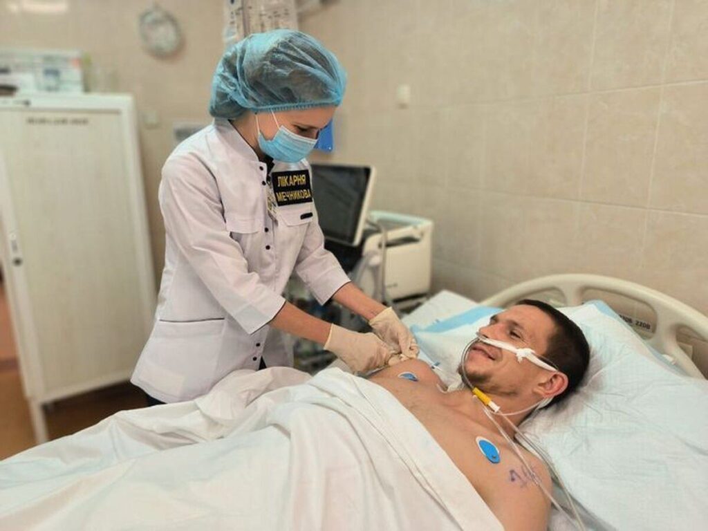У Дніпрі врятували життя 26-річному військовому з Вінниччини