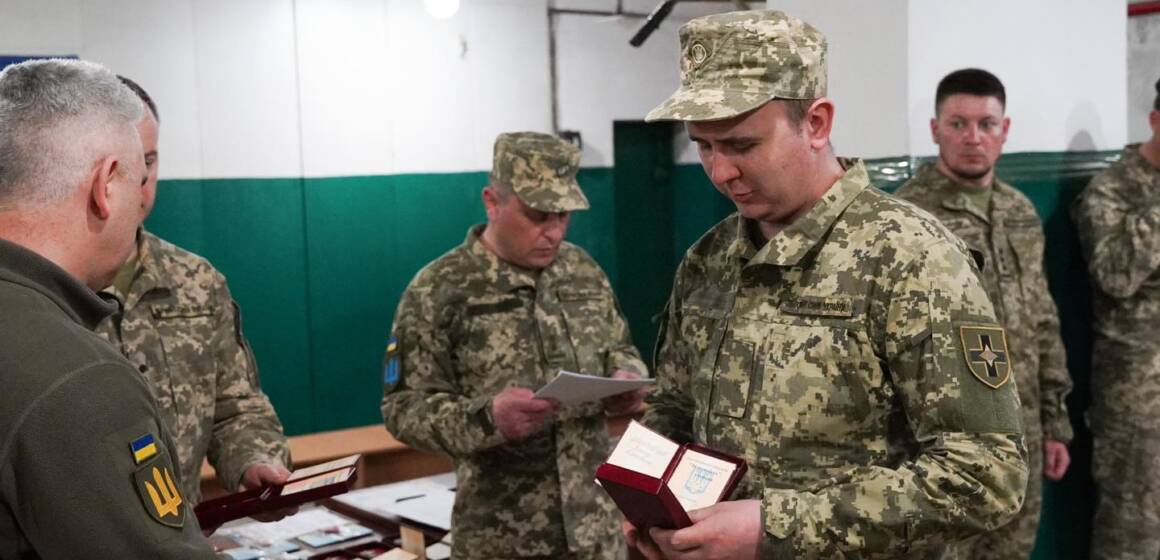 Вінничани, які захищають Україну, отримали державні нагороди