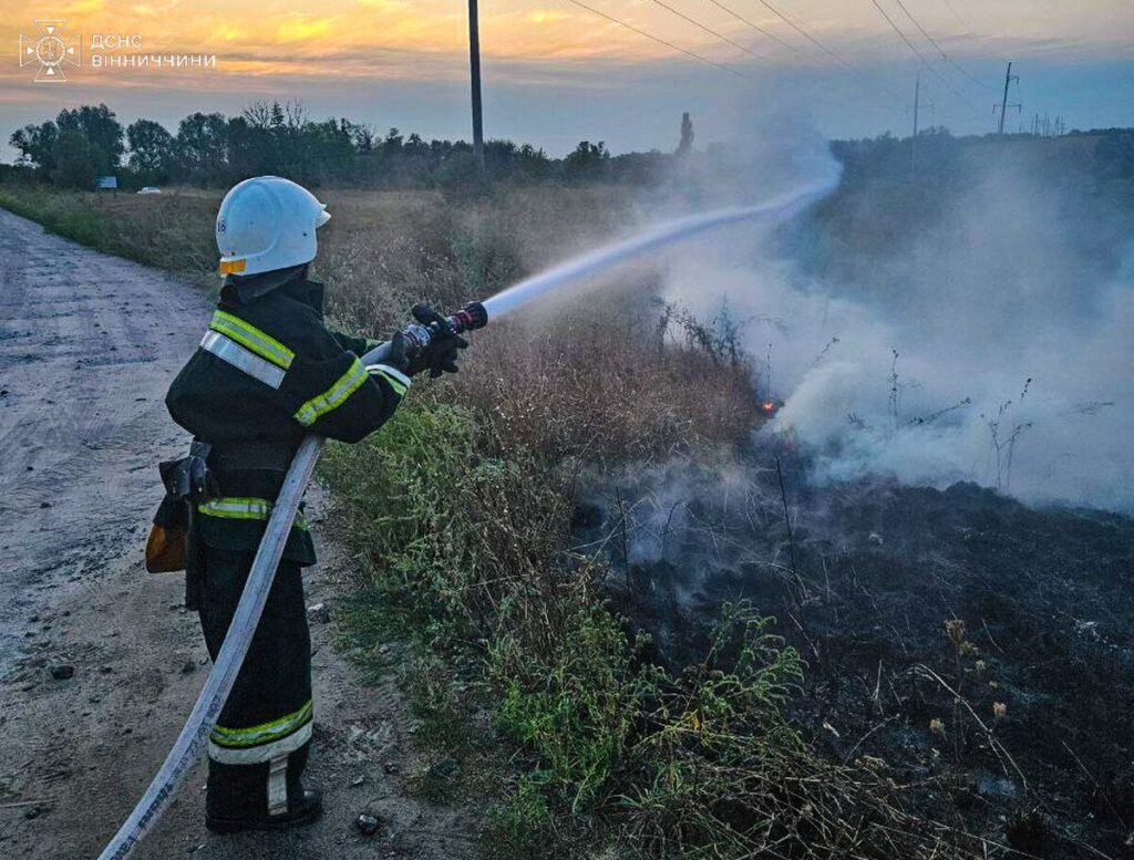 Минулої доби рятувальники Вінниччини ліквідували 19 пожеж
