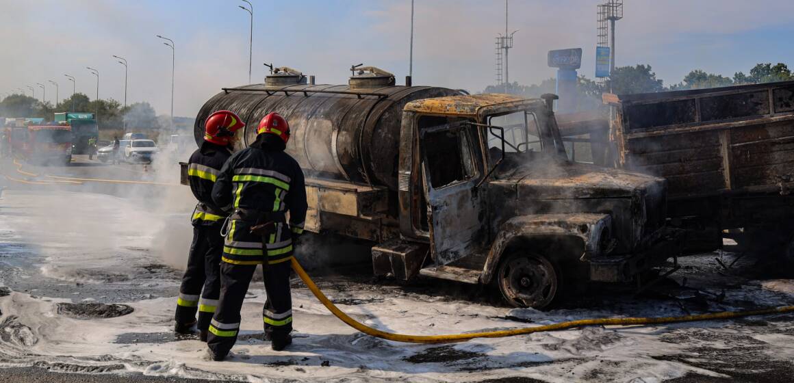 На вінницькій об’їзній дорозі горіли молоковоз та вантажівка: деталі ДТП