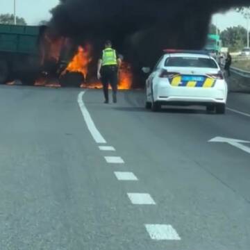 Біля Вінниці на об’їзній горять автівки (Відео)