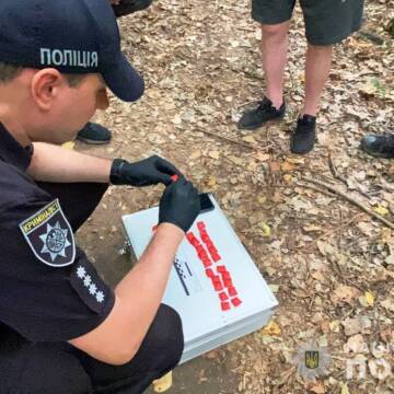 У Вінниці затримали двох наркозбувачів, які розкладали по місту наркотики