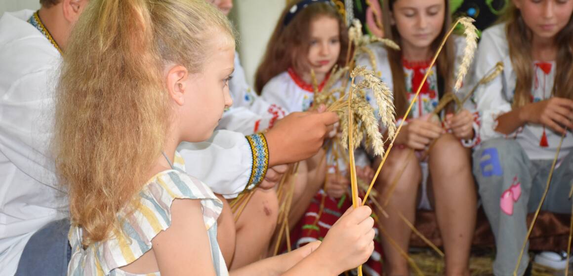 Діти у Великих Крушлинцях виготовляли дідух як символ спадщини (Фото)