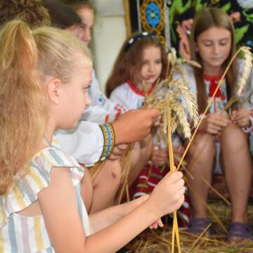 Діти у Великих Крушлинцях виготовляли дідух як символ спадщини (Фото)