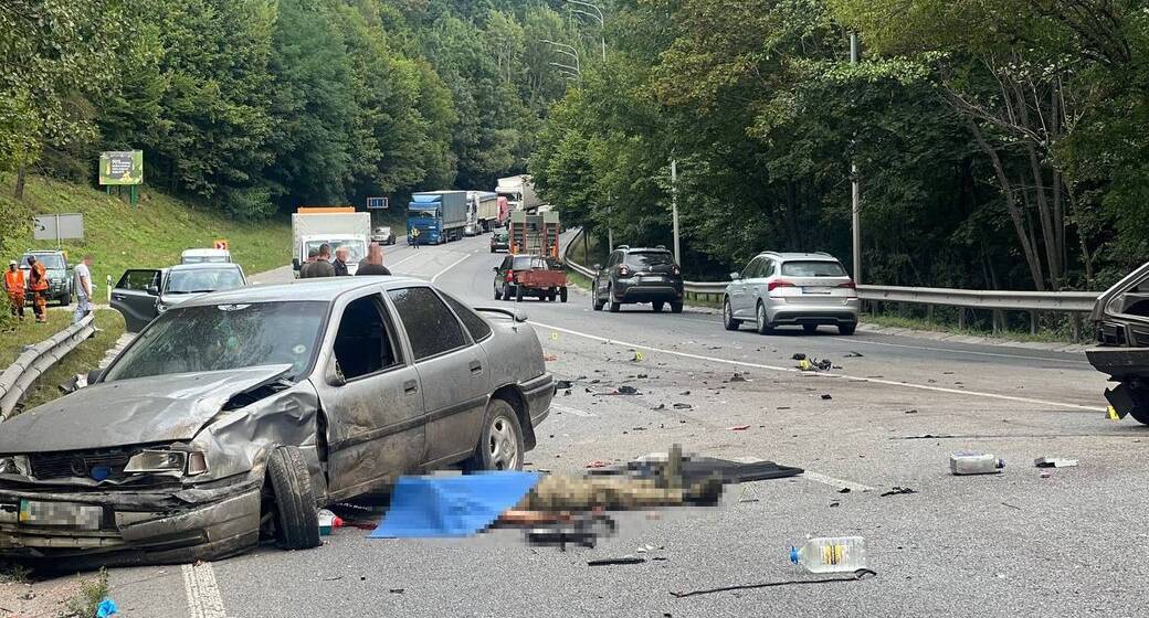 На об’їзній дорозі Вінниці сталася ДТП за участю трьох авто: загинув військовослужбовець