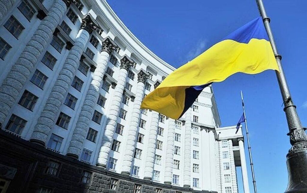 Уряд запровадив систему е-Консул для українців за кордоном: які в неї функції
