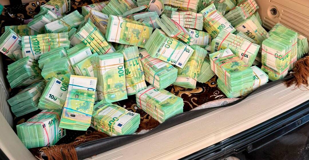 Продукти для Міноборони: у БЕБ заявили про вилучення 4,7 млн євро необлікованої готівки у справі про несплату податків