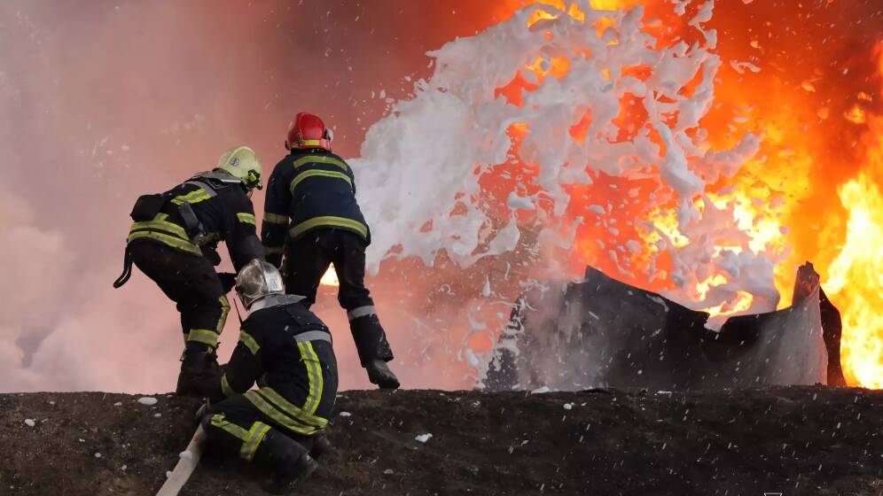 Пожежа на Вінниччині через атаку безпілотників: вогонь гасили два пожежних потяги